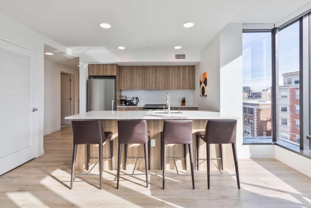 Private Apt with Kitchen & Gym